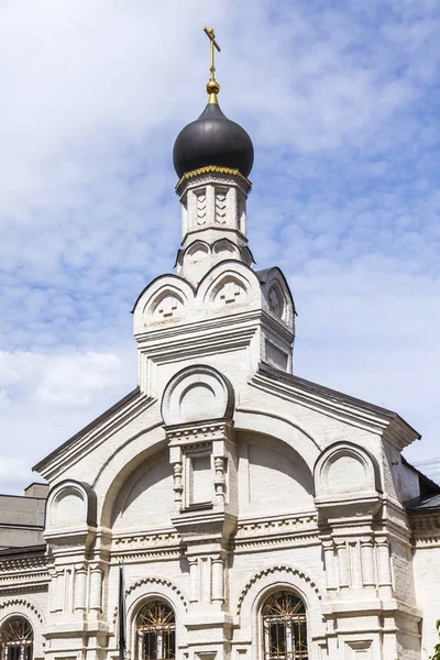 Moskova, Rusya, 4 Haziran 2018. Başrahibe Nikolay Derbenyov içinde Tapınağı