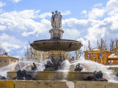 Aix-en-Provence, Fransa, üzerinde 8 Mart 2018. Antik Çeşme Rotonda, bir şehir içinde çok sayıda