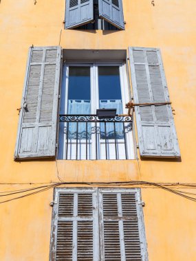 Aix-en-Provence, Fransa, 6 Mart, 2018 /. Eski bina cephe bilir 