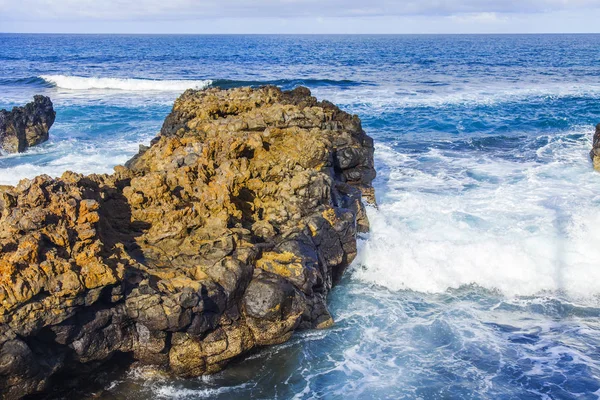 Picturesque Rock Coast Atlantic Ocean Washed Waves — Stock Photo, Image