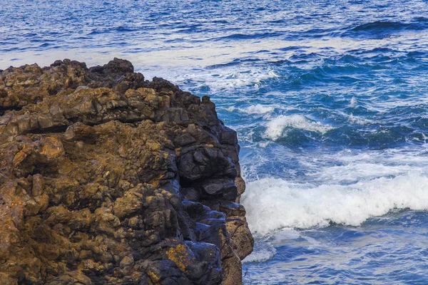 Pitoresca Rocha Costa Oceano Atlântico Banhada Por Ondas — Fotografia de Stock