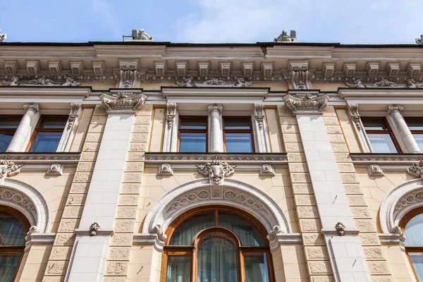 莫斯科 俄罗斯 在2018年6月4日 历史建筑周围典型建筑门面的建筑片断 — 图库照片