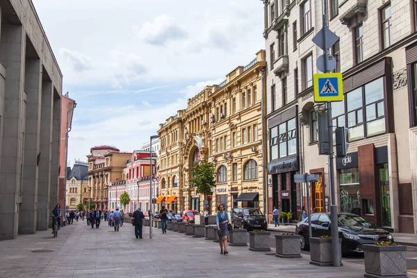 Moskou Rusland Juni 2018 Zonnige Zomerdag Stedelijke Weergave Mensen Gaan — Stockfoto