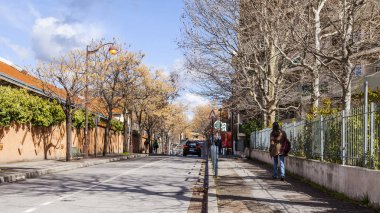 Aix-en-Provence, Fransa, üzerinde 8 Mart 2018. Kentsel görünümü Provence küçük kasaba için tipik. Parlak güneşli bahar günü
