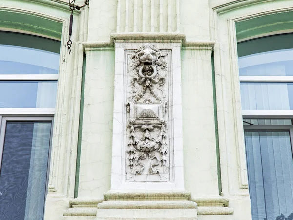 莫斯科 俄罗斯 在2018年6月4日 历史建筑周围典型建筑门面的建筑片断 — 图库照片