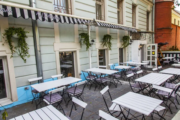 Moscow Russia June 2018 Little Tables Summer Cafe Stand Sidewalk — Stock Photo, Image