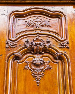 Aix-en-Provence, Fransa, 6 Mart, 2018 /. Eski bir ahşap kapı binanın eski şehrin bir parçası