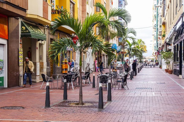 Las Palmas de Gran Canaria, İspanya, 10 Ocak 2018 üzerinde. Modern binalar mimari kompleks sokağın adalar adalar için tipik yapmak.