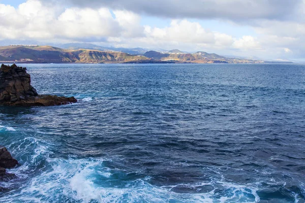 Pittoreska Vågor Surf Vid Kusten Atlanten Molnigt Väder — Stockfoto