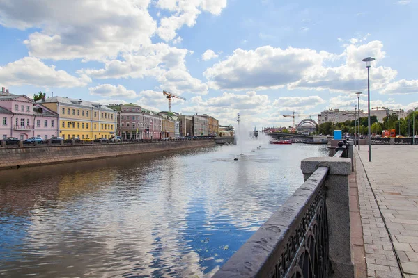 Moskova, Rusya, üzerinde 25 Haziran 2018. 18. yüzyılın binalar Kadashyovskaya set of mimari bir kompleks bir tarihi kentin olun.. 