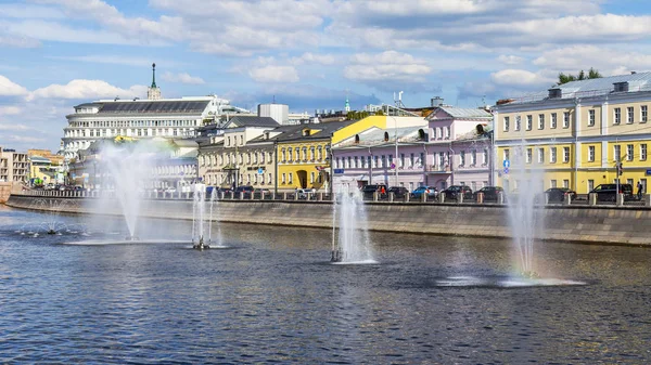 Moskova, Rusya, üzerinde 25 Haziran 2018. 18. yüzyılın binalar Kadashyovskaya set of mimari bir kompleks bir tarihi kentin olun.. 