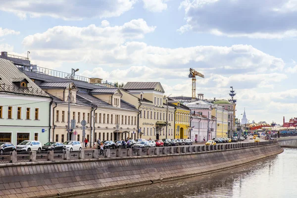 Moskova, Rusya, üzerinde 25 Haziran 2018. 18. yüzyılın binalar Kadashyovskaya set of mimari bir kompleks bir tarihi kentin olun.. 