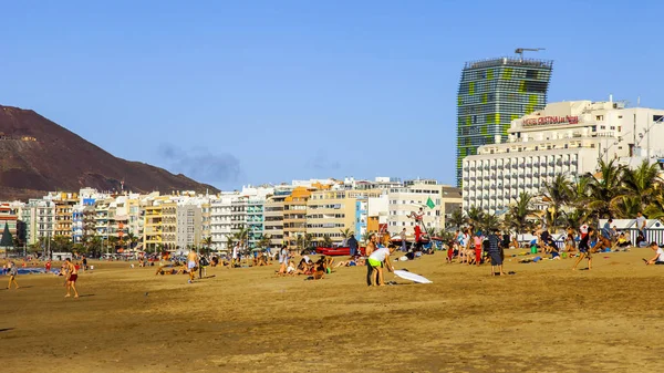 パルマス グラン カナリア島 スペイン 2018 冬の太陽は 大西洋銀行のプラヤ カンテラス ビーチを点灯します が残りを持っているし — ストック写真