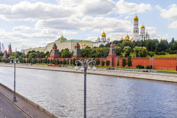 Moskva Rusko Červnu 2018 Pohled Řeku Moskvu Kremlevskaya Násep Věžemi — Stock fotografie