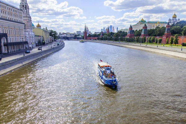 Moscú Rusia Junio 2018 Vista Del Río Moscú Sus Terraplenes —  Fotos de Stock