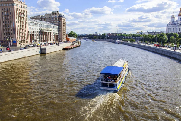 Moscú Rusia Junio 2018 Vista Del Río Moscú Sus Terraplenes —  Fotos de Stock