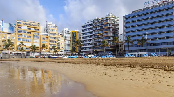 パルマス グラン カナリア島 スペイン 2018 冬の太陽は 大西洋と美しい堤防の土手にプラヤ カンテラス ビーチをライトします — ストック写真