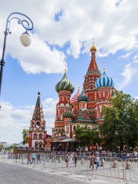 Moskova, Rusya, üzerinde 25 Haziran 2018. Aziz Basil Katedrali, Kızıl Meydan üzerinde kubbeleri