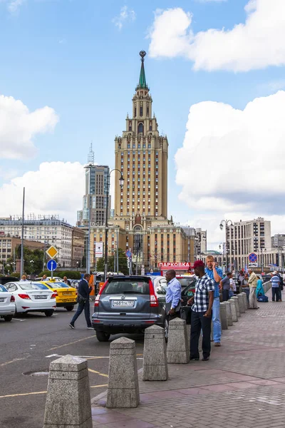 Moscou Russie Juillet 2018 Les Gens Vont Long Place Komsomolskaya — Photo