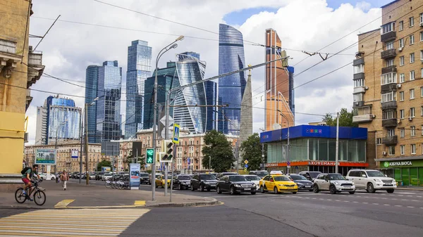 Moskva Rusko Července 2018 Pohled Městskou Auta Jít Dorogomilovskaya Ulici — Stock fotografie