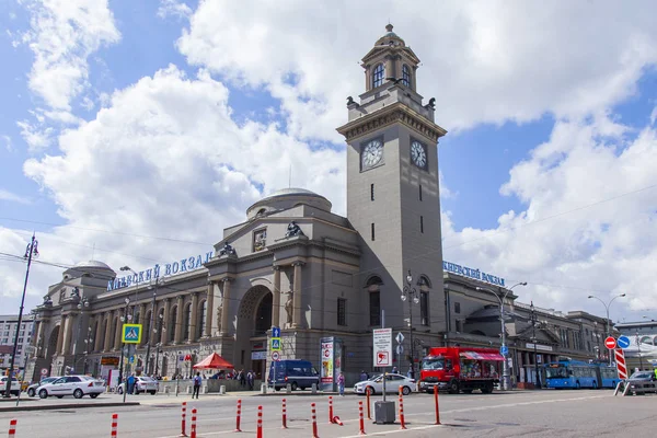 Moskova, Rusya, 3 Temmuz 2018. Kentsel görünümü. Kiev tren istasyonu başkentin cephe