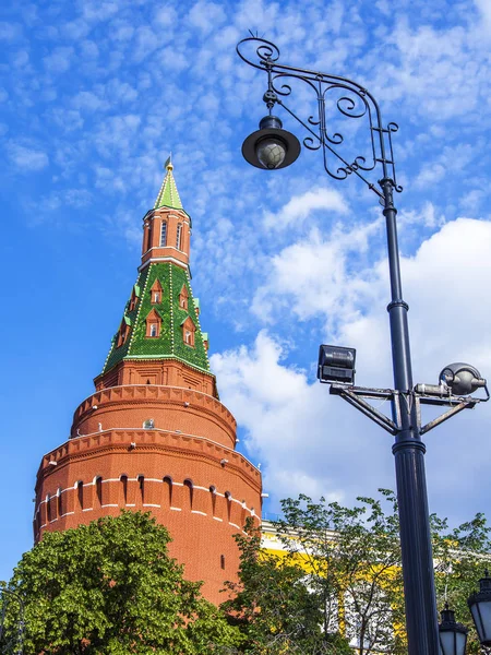 Moscú Rusia Junio 2018 Una Hermosa Lámpara Antigua Sobre Fondo — Foto de Stock