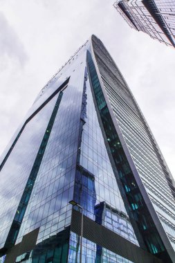 Moskova, Rusya, 3 Temmuz 2018. Kentsel görünümü. Gökdelenler Moscow city bulutlu gökyüzü arka planı