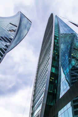 Moskova, Rusya, 3 Temmuz 2018. Kentsel görünümü. Gökdelenler Moscow city bulutlu gökyüzü arka planı