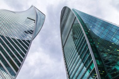 Moskova, Rusya, 3 Temmuz 2018. Kentsel görünümü. Gökdelenler Moscow city bulutlu gökyüzü arka planı