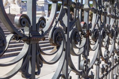 11 Mart 2017 tarihinde, Roma, İtalya. Güzel bir antik dekoratif ızgara üzerinde Venedik Meydanı