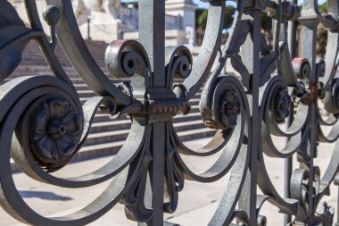 11 Mart 2017 tarihinde, Roma, İtalya. Güzel bir antik dekoratif ızgara üzerinde Venedik Meydanı