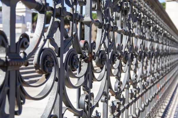 11 Mart 2017 tarihinde, Roma, İtalya. Güzel bir antik dekoratif ızgara üzerinde Venedik Meydanı