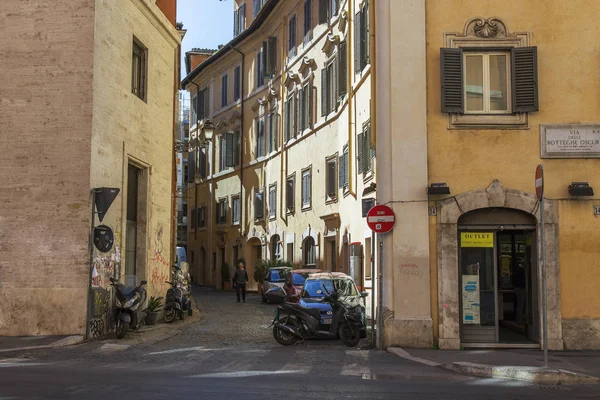 Rome Italië Maart 2017 Auto Worden Geparkeerd Mooie Straat Een — Stockfoto