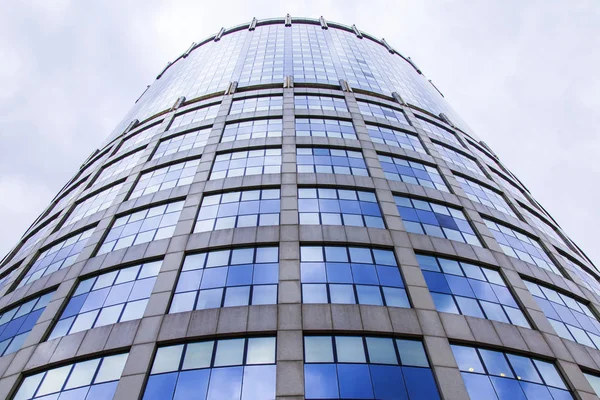 Moskova, Rusya, 3 Temmuz 2018. Kentsel görünümü. Gökdelenler Moscow city bulutlu gökyüzü arka planı