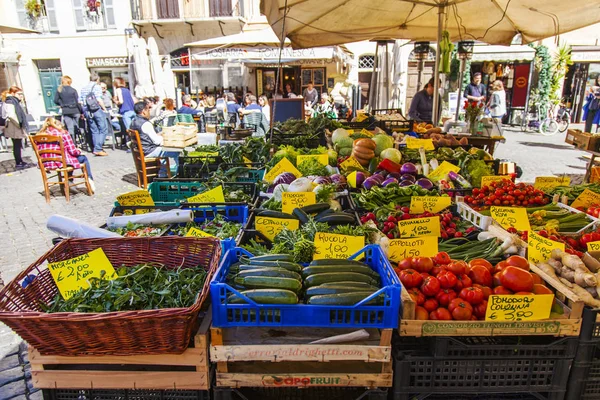 Rome Italy March 2017 Various Vegetables Fruit Laid Out Market — Stock Photo, Image