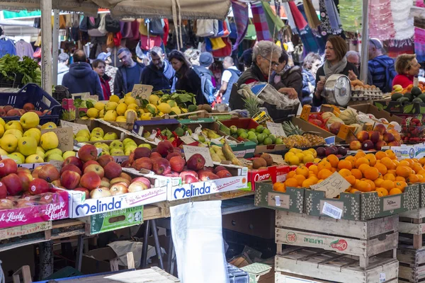 Rome Italy March 2017 Various Vegetables Fruit Laid Out Market — Stock Photo, Image