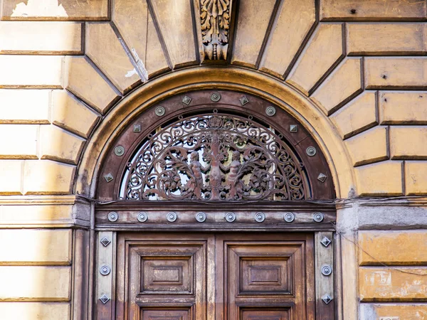 Rome Itália Março 2017 Uma Fachada Edifício Velho Uma Parte — Fotografia de Stock