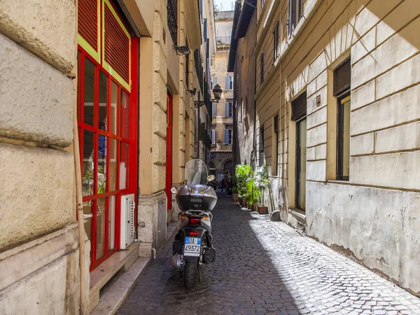 Рим Италия Марта 2017 Года Узкая Улица Исторической Части Города — стоковое фото