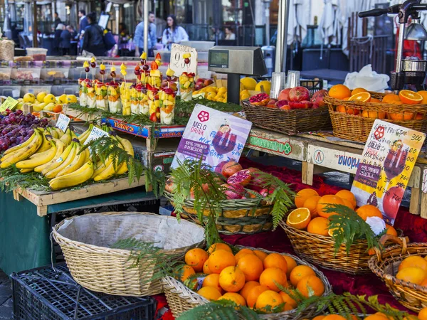 Рим Италия Марта 2017 Года Различные Овощи Фрукты Выложены Рыночных — стоковое фото