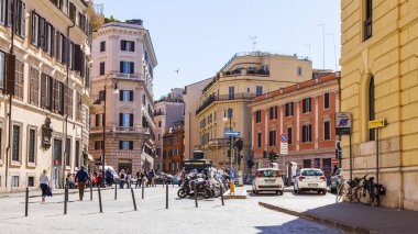 11 Mart 2017 tarihinde, Roma, İtalya. Güzel pitoresk şehrin tarihsel bir parçası sokakta. 