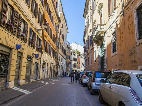 Roma Italia Marzo 2017 Coches Están Aparcados Hermosa Calle Una — Foto de Stock