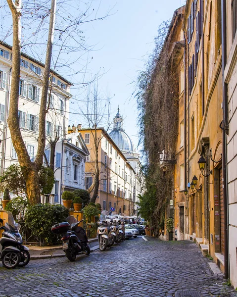 Rome Italy March 2017 Motorcycles Cars Parked Beautiful Street Historical — Stock Photo, Image