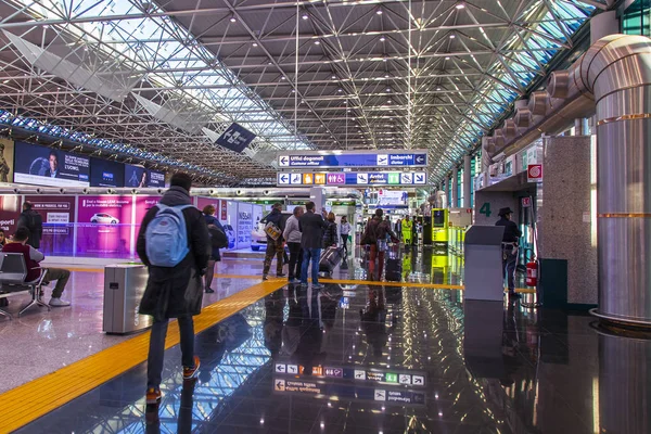 Rome Itália Março 2018 Passageiros Estão Sala Partidas Aeroporto Internacional — Fotografia de Stock