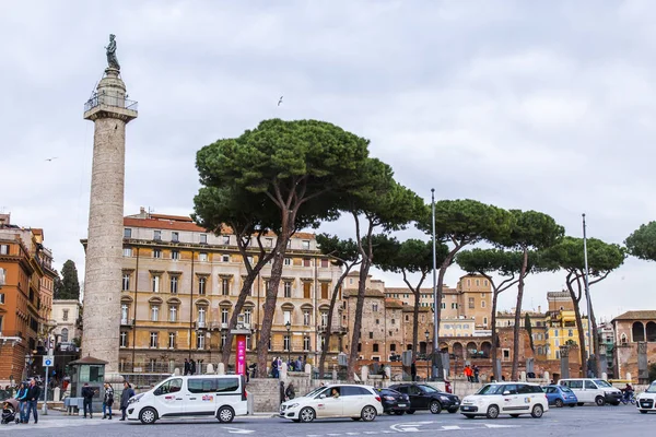 Ρώμη Ιταλία Στις Μαρτίου 2017 Αυτοκίνητα Πηγαίνουν Στον Όμορφο Δρόμο — Φωτογραφία Αρχείου