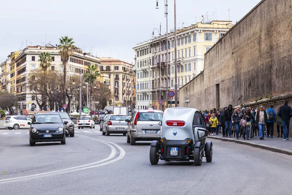 Roma Italia Marzo 2017 Coches Van Hermosa Calle Una Parte — Foto de Stock