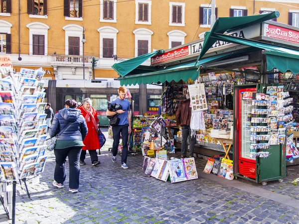 Rom Italien Mars 2017 Monter Som Säljer Tryck Och Souvenirbutiker — Stockfoto