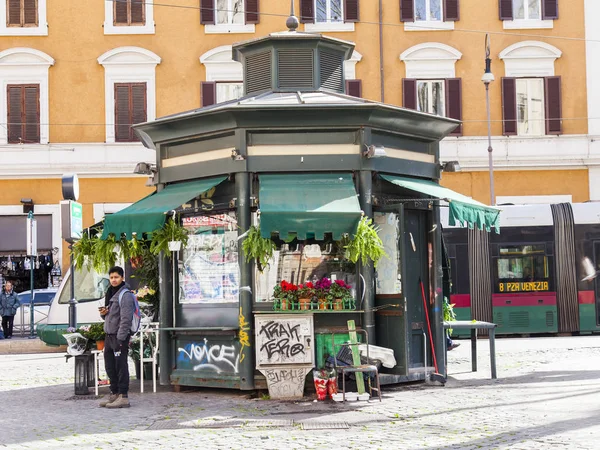 Mart 2017 Tarihinde Roma Talya Şehir Merkezinde Basın Hediyelik Eşya — Stok fotoğraf