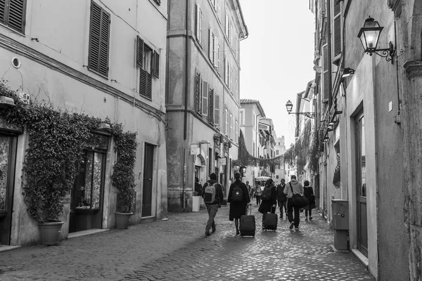 Rome Itália Março 2017 Pessoas Vão Longo Bela Rua Uma — Fotografia de Stock