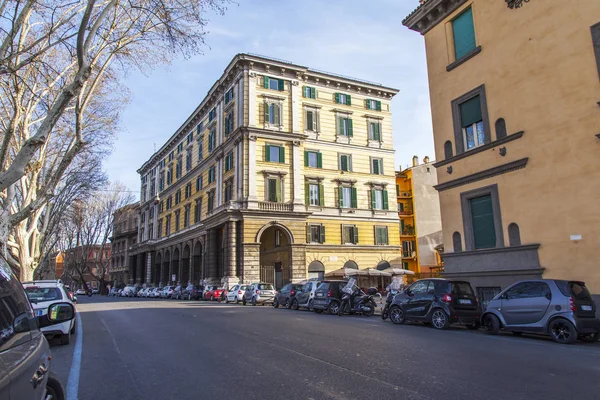 Roma Italia Marzo 2017 Coches Van Hermosa Calle Una Parte — Foto de Stock