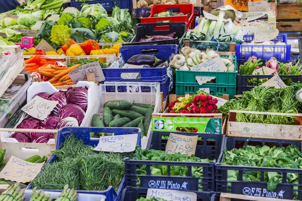 Roma Italia Marzo 2017 Varie Verdure Frutta Sono Disposte Sui — Foto Stock